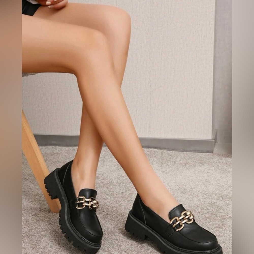 Shoes - Picture 3 of 8